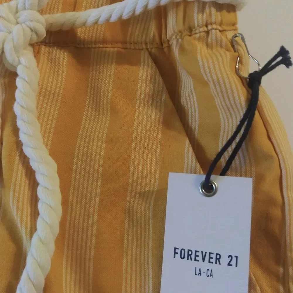 Forever 21 Yellow Striped Shorts Paper Bag Style Large NWT - Picture 3 of 7